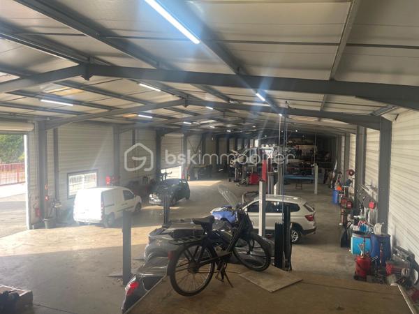 Local d'activités de 2 300 m²