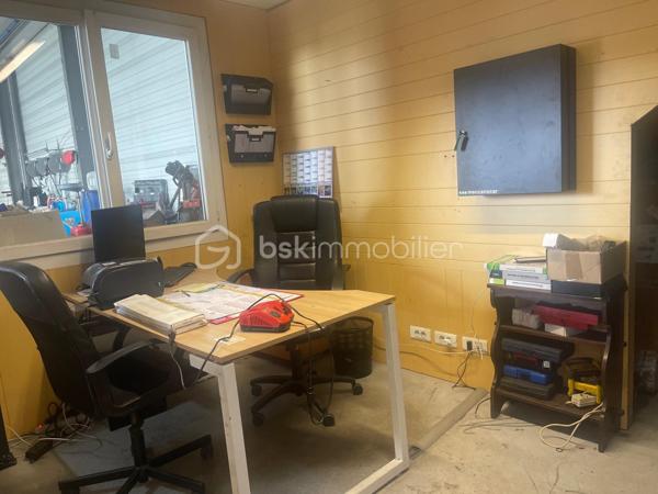 Local d'activités de 2 300 m²