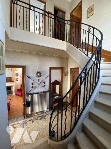 BORDEAUX SAINT GENES
Située rue de Pessac cette magnifique demeure bourgeoise avec éléments d'...