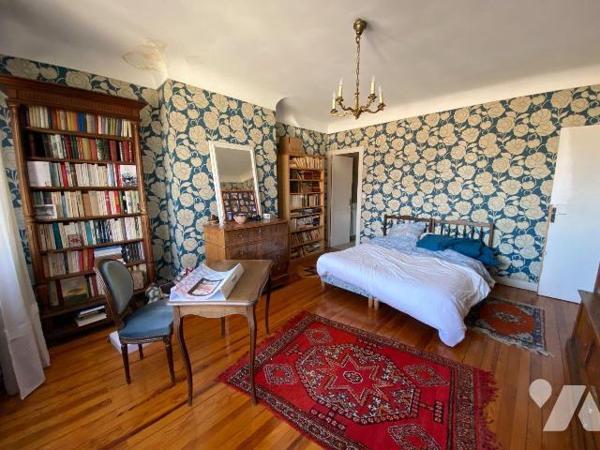 BORDEAUX SAINT GENES
Située rue de Pessac cette magnifique demeure bourgeoise avec éléments d'...