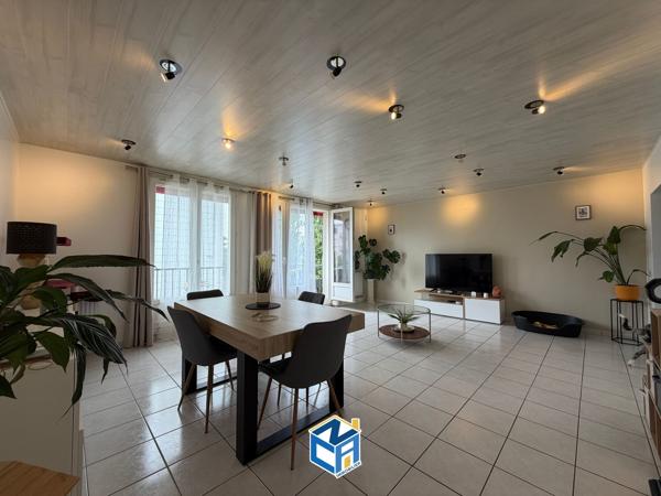 APPARTEMENT T5 - TROIS CHAMBRES - BALCON - CAVE - PARKING COLLECTIF