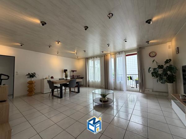 APPARTEMENT T5 - TROIS CHAMBRES - BALCON - CAVE - PARKING COLLECTIF