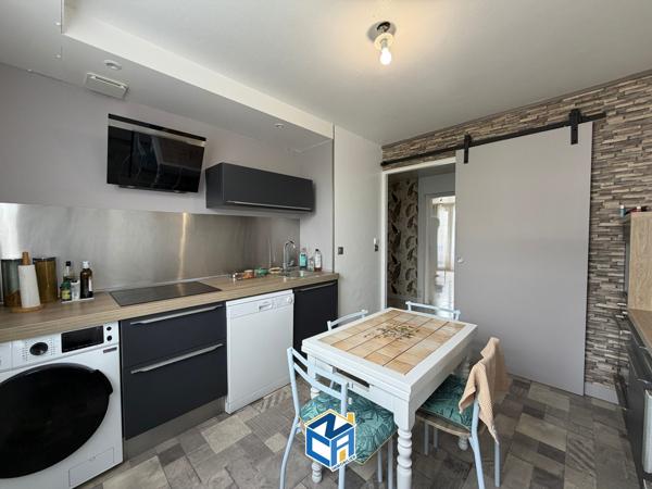 APPARTEMENT T5 - TROIS CHAMBRES - BALCON - CAVE - PARKING COLLECTIF