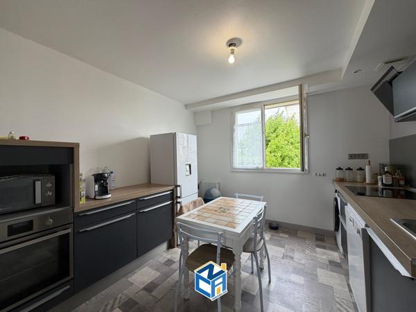 APPARTEMENT T5 - TROIS CHAMBRES - BALCON - CAVE - PARKING COLLECTIF