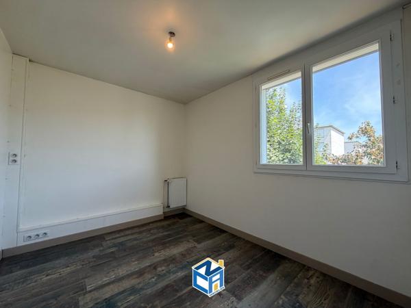 APPARTEMENT T5 - TROIS CHAMBRES - BALCON - CAVE - PARKING COLLECTIF