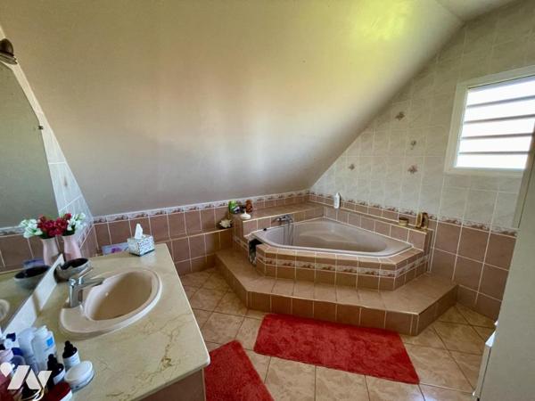 ST PAUL - LA PLAINE - T4 AVEC JARDIN VUE MER