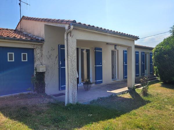 TONNAY CHARENTE Maison de plain pied de 90 m² de type 4 avec garage de 22 - parcelle de 631 m²