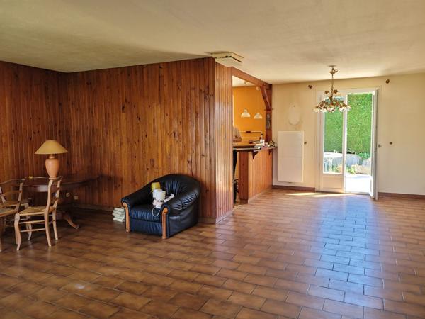 TONNAY CHARENTE Maison de plain pied de 90 m² de type 4 avec garage de 22 - parcelle de 631 m²