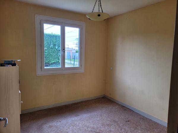 TONNAY CHARENTE Maison de plain pied de 90 m² de type 4 avec garage de 22 - parcelle de 631 m²