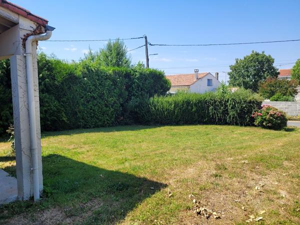 TONNAY CHARENTE Maison de plain pied de 90 m² de type 4 avec garage de 22 - parcelle de 631 m²