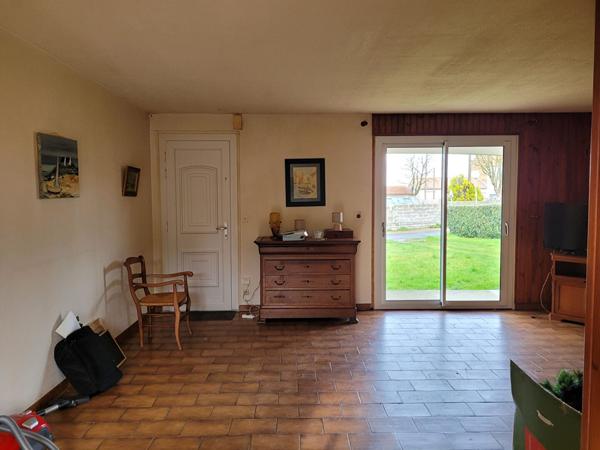 TONNAY CHARENTE Maison de plain pied de 90 m² de type 4 avec garage de 22 - parcelle de 631 m²