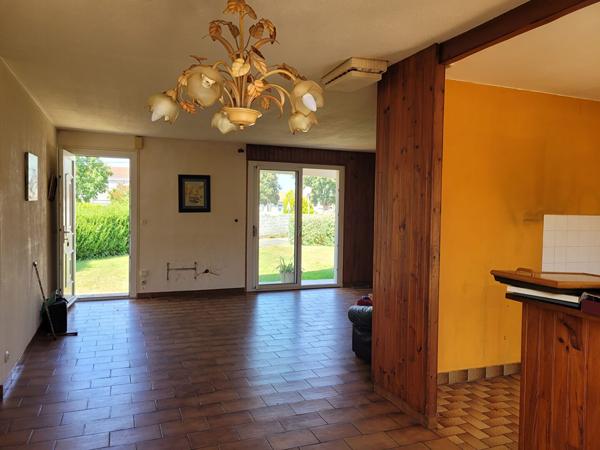 TONNAY CHARENTE Maison de plain pied de 90 m² de type 4 avec garage de 22 - parcelle de 631 m²