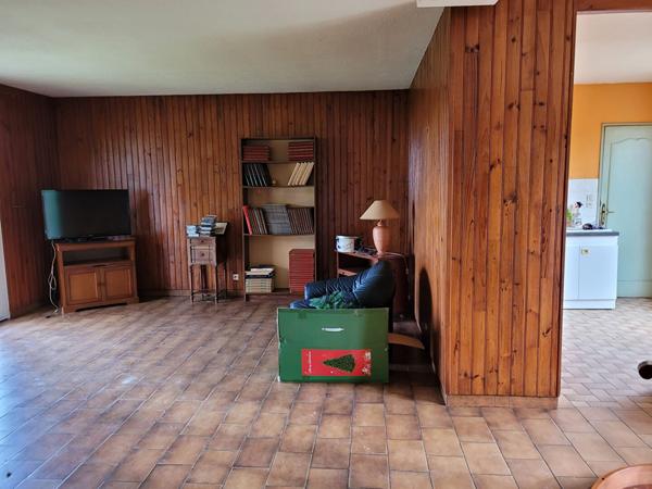 TONNAY CHARENTE Maison de plain pied de 90 m² de type 4 avec garage de 22 - parcelle de 631 m²