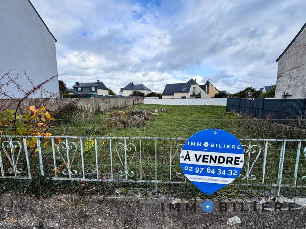 Terrain constructible de 640 m2 bien exposé. Vous serez aussi intéressé par