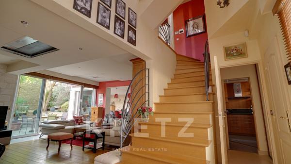 Maison d'architecte sur jardin arboré