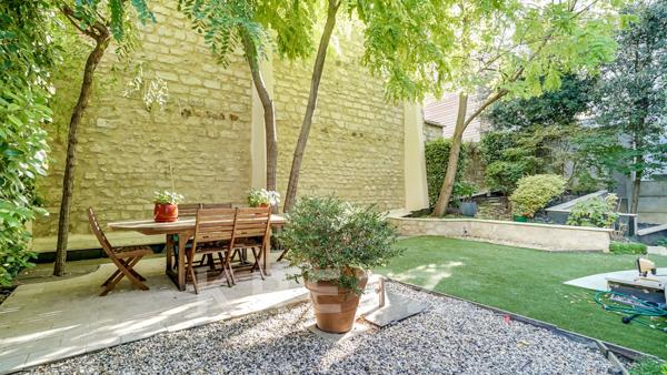 Maison d'architecte sur jardin arboré