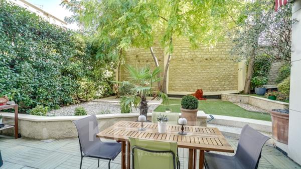 Maison d'architecte sur jardin arboré