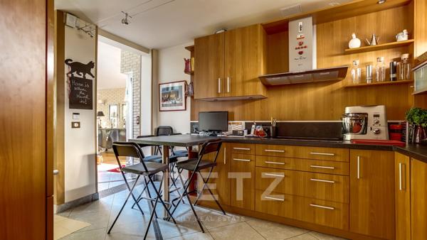 Maison d'architecte sur jardin arboré