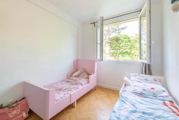 Saint-Cloud - Quartier Val d’Or - 71m² rénové - 3 chambres - Balcon - Gare 4mn