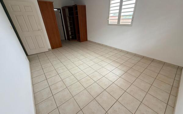 Maison à vendre    6 pièces • 180,86 m2 Remire-Montjoly