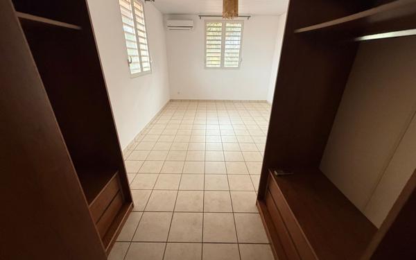 Maison à vendre    6 pièces • 180,86 m2 Remire-Montjoly
