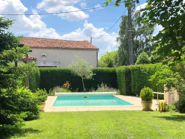 MAISON DE CHARME AVEC PISCINE