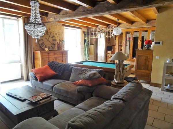MAISON DE CHARME AVEC PISCINE