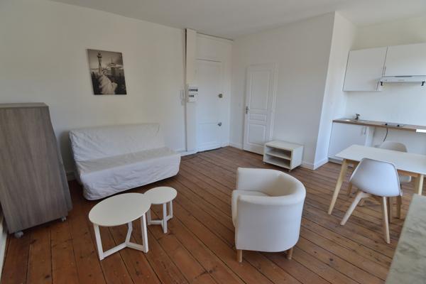 T1 MEUBLE REFAIT A NEUF / QUARTIER CHARTRONS - ECOLES