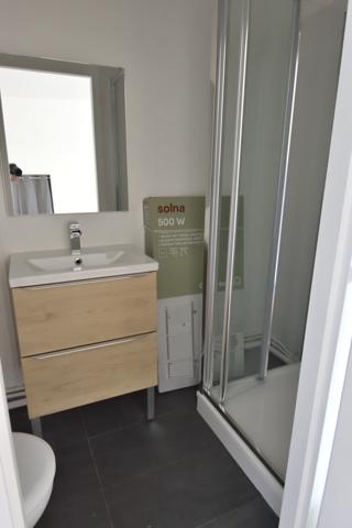 T1 MEUBLE REFAIT A NEUF / QUARTIER CHARTRONS - ECOLES