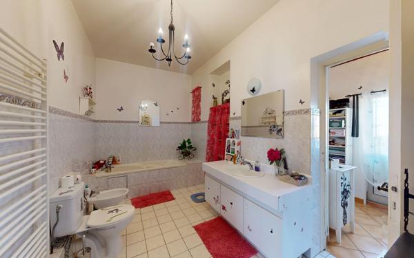 Appartement à vendre    5 pièces • 101 m2 Vaulx-en-Velin