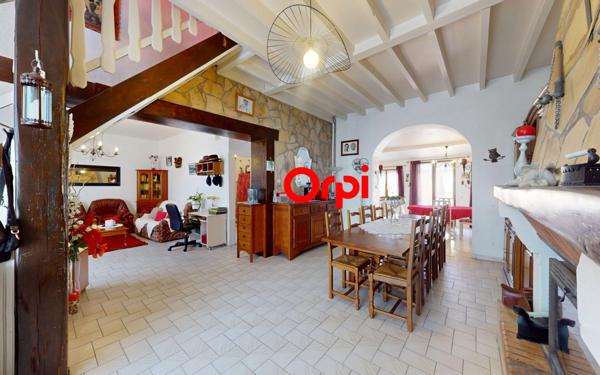 Appartement à vendre    5 pièces • 101 m2 Vaulx-en-Velin