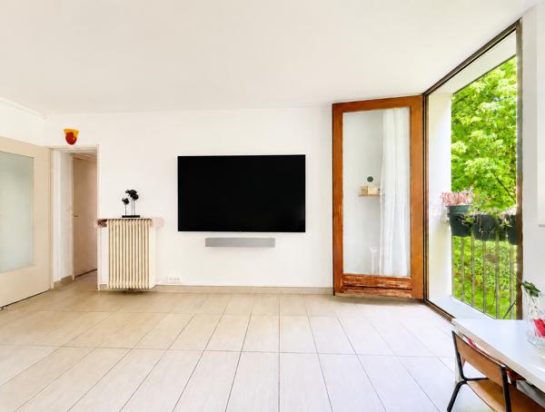 Appartement
         5 pièces
        - 82 m² 320 000 € *
