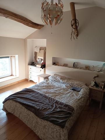 A découvrir au coeur du village maison en pierre avec le charme de l'ancien entièrement rénovée.