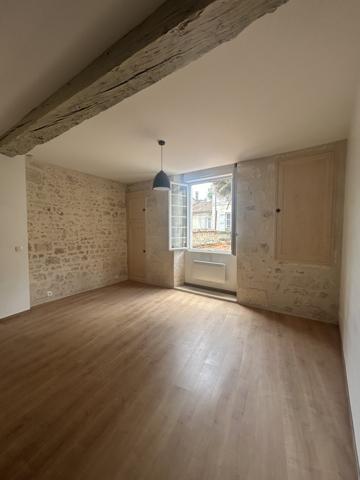 Appartement Saintes 1 pièce(s) 32 m2