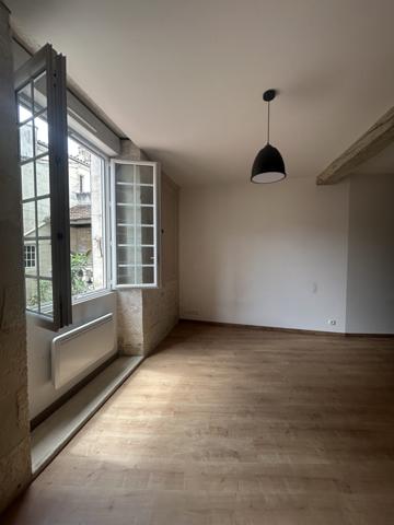 Appartement Saintes 1 pièce(s) 32 m2