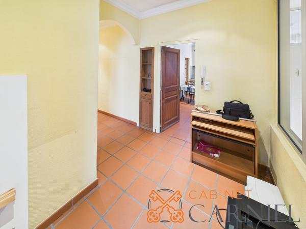 Ensemble immobilier mixte de caractère – Boulevard Meyniel à Marmande Situé sur l'un des axes les plus recherchés de Marmande, cet ensemble immobilier rare offre plus de 625 m² de surfaces développées et de nombreuses possibilités d'exploitation : résidence principale, investissement locatif, activité professionnelle, professions libérales, cabinet médical, coworking ou projet mixte habitation/bureaux. Détails des diagnostics énergétiques