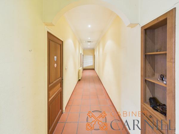 Ensemble immobilier mixte de caractère – Boulevard Meyniel à Marmande Situé sur l'un des axes les plus recherchés de Marmande, cet ensemble immobilier rare offre plus de 625 m² de surfaces développées et de nombreuses possibilités d'exploitation : résidence principale, investissement locatif, activité professionnelle, professions libérales, cabinet médical, coworking ou projet mixte habitation/bureaux. Détails des diagnostics énergétiques