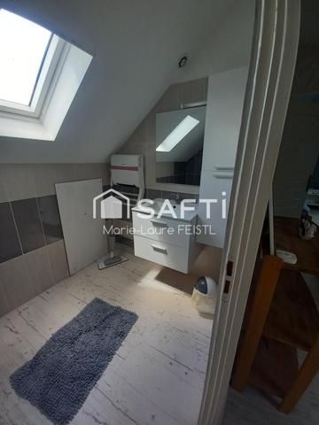 À Loches, dans une jolie résidence pavillonnaire, découvrez cette maison traditionnelle neuve, idéale pour accueillir votre famille dans un cadre serein et recherché.