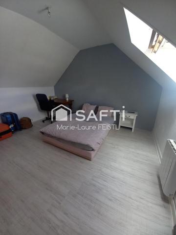 À Loches, dans une jolie résidence pavillonnaire, découvrez cette maison traditionnelle neuve, idéale pour accueillir votre famille dans un cadre serein et recherché.