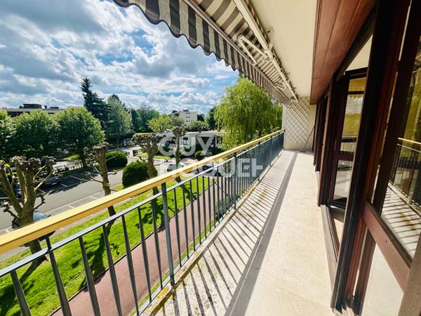 Noisy Le Roi, grand appartement familial calme et ensoleillé