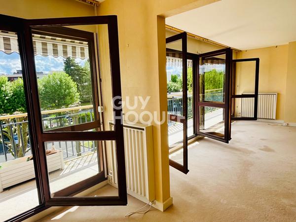 Noisy Le Roi, grand appartement familial calme et ensoleillé