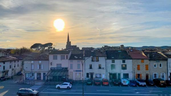 Mirepoix (09500) RARE - Mirepoix 09200 Ensemble immobilier, ancien relai des postes de 420 m2 exploitables