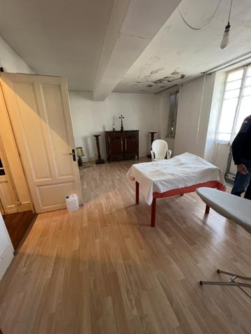 Mirepoix (09500) RARE - Mirepoix 09200 Ensemble immobilier, ancien relai des postes de 420 m2 exploitables