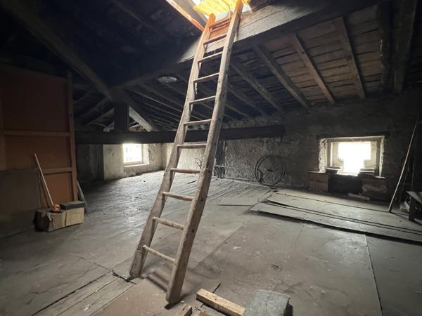 Mirepoix (09500) RARE - Mirepoix 09200 Ensemble immobilier, ancien relai des postes de 420 m2 exploitables