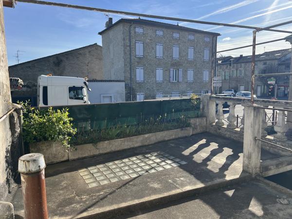 Mirepoix (09500) RARE - Mirepoix 09200 Ensemble immobilier, ancien relai des postes de 420 m2 exploitables