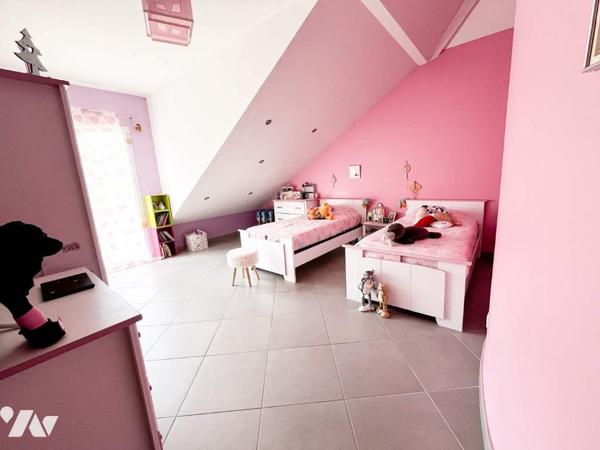 VILLA CONTEMPORAINE DE PRESTIGE + CHALETS LOCATIFS  LOUES