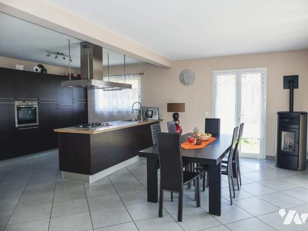 VILLA CONTEMPORAINE DE PRESTIGE + CHALETS LOCATIFS  LOUES