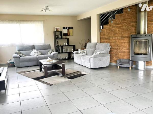 VILLA CONTEMPORAINE DE PRESTIGE + CHALETS LOCATIFS  LOUES