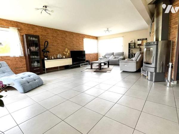 VILLA CONTEMPORAINE DE PRESTIGE + CHALETS LOCATIFS  LOUES