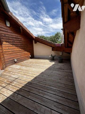 VILLA CONTEMPORAINE DE PRESTIGE + CHALETS LOCATIFS  LOUES